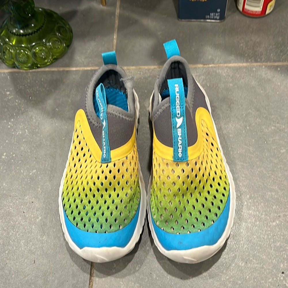 Water shoes unisex size 10 gently used